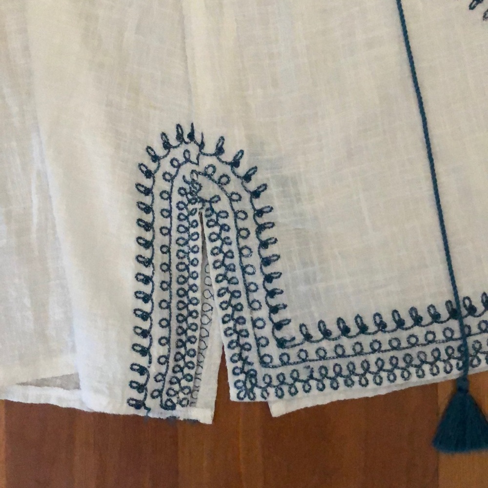 Solitaire embroidered sleeveless tunic - Picture 4 of 4